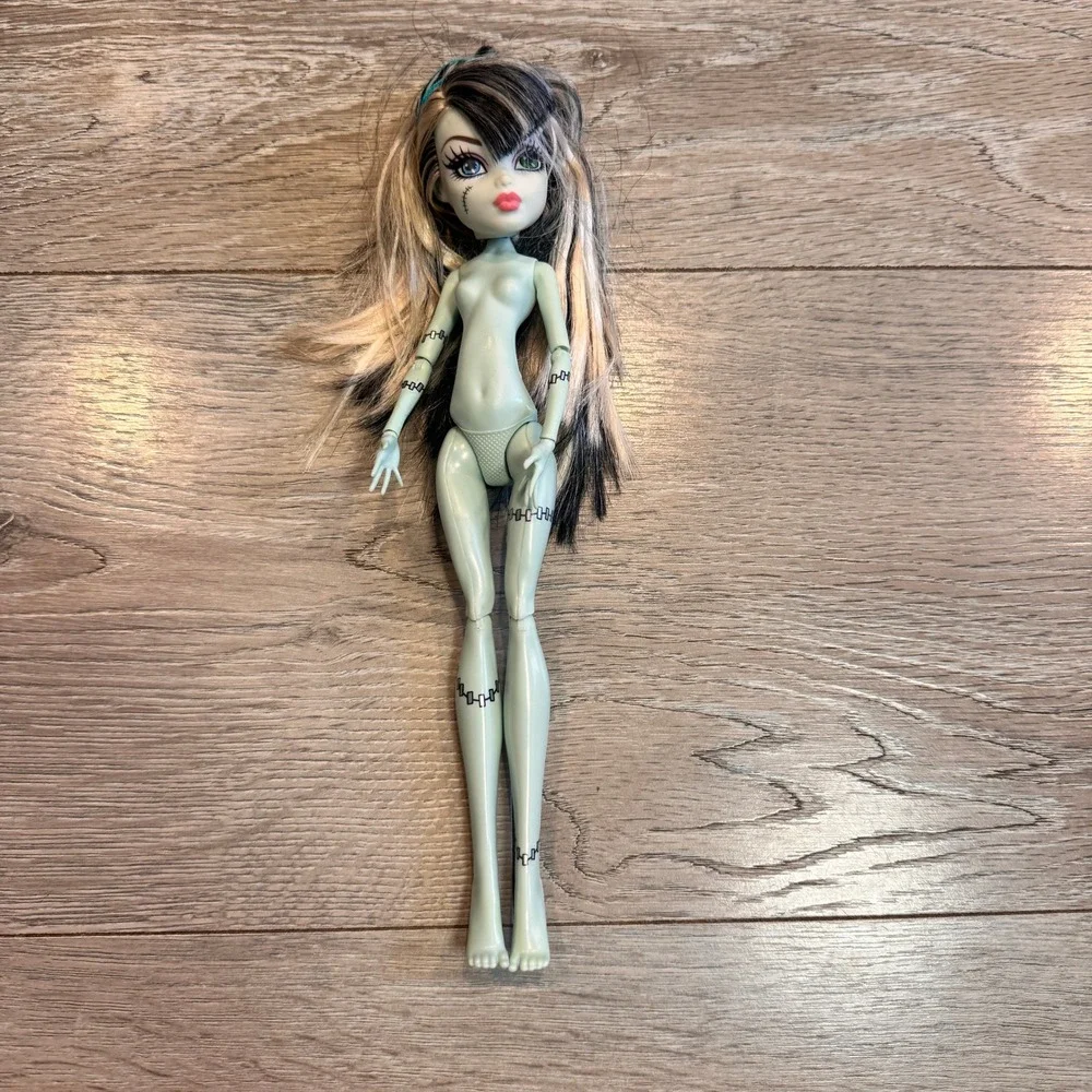 Monster High Frankie Stein Dead Tired Doll‎ Light Green Skin Stitched Details